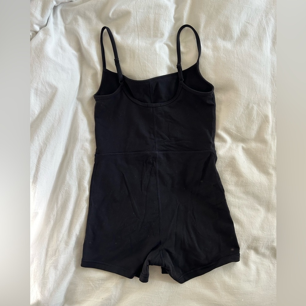 Aritzia Wilfred Free athleisure romper in black 🖤 size S